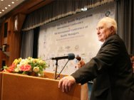 دکتر جیمز هارینگتون در نهمین  کنفرانس بین المللی مدیران کیفیت تهران- سالن همایش های صدا و سیما 1387